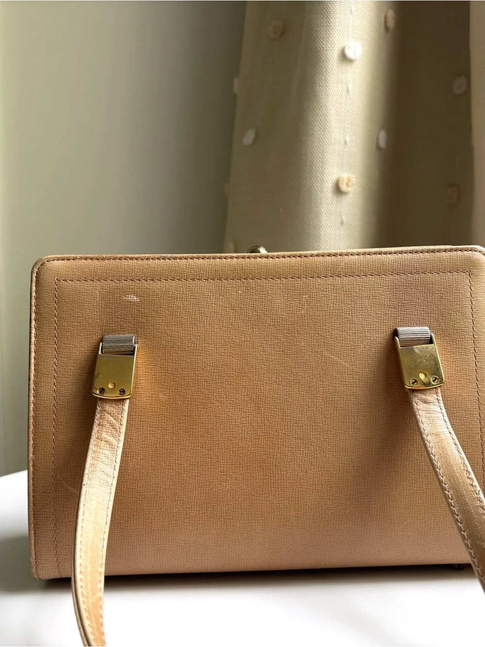 Vintage Koret Tan Leather Structured Shoulder Handbag Purse with Gold Hardware - Picture 11 of 13